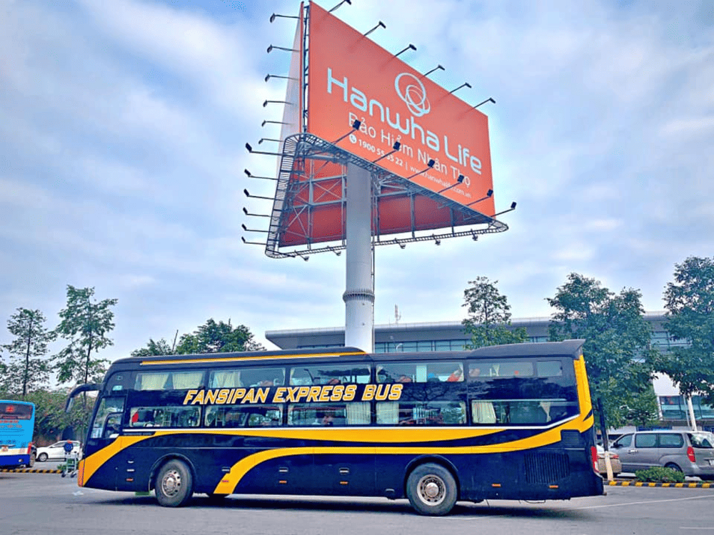 Enjoy a comfortable long-distance journey with the Fansipan Express bus. (Source: Fanpage Fansipan Express)